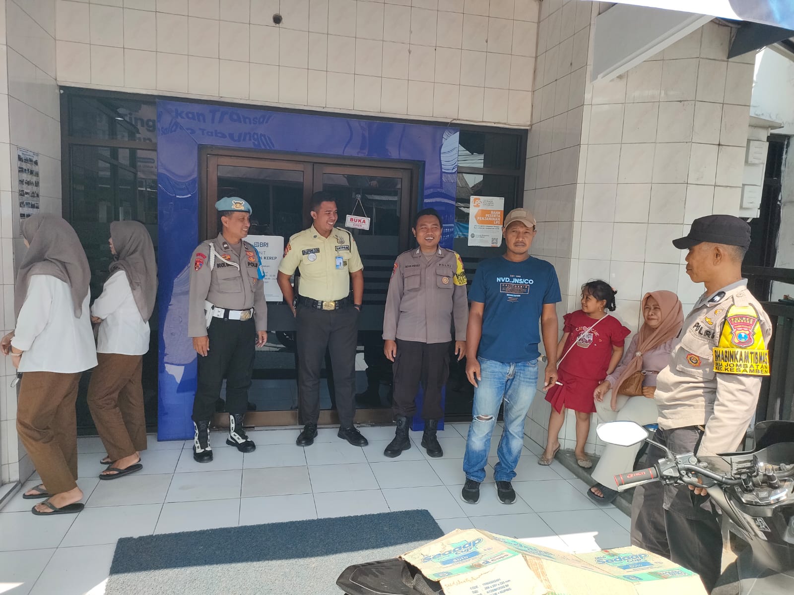 Polsek Kesamben Tingkatkan Patroli Dialogis di Bank BRI Unit Gempolkerep Desa Carangrejo