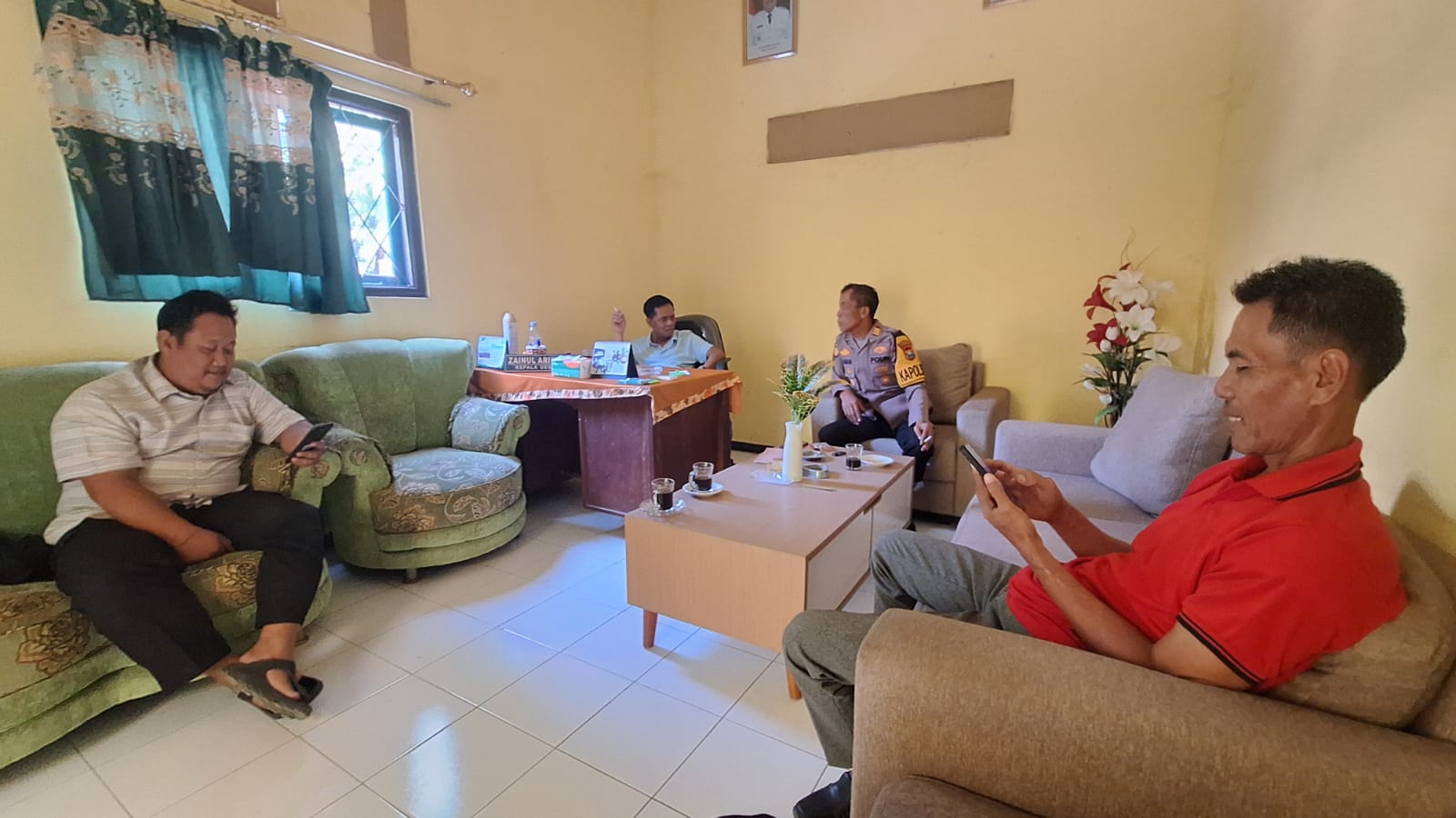 Kapolsek Jogoroto Bersama Anggota SPKT Polsek Jogoroto Melaksanakan Giat Sambang Kantor Desa Sukosari