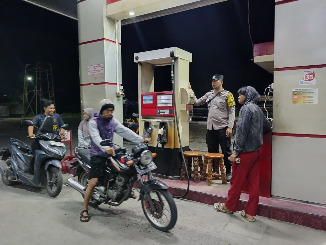 Ciptakan situasi yang kondusif di wilayah kecamatan Perak anggota Polsek Perak giatkan patroli malam hari ke obyek vital