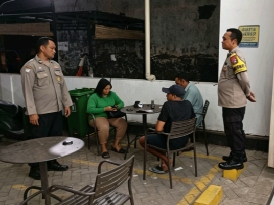 Polsek Sumobito laksanakan patroli harkamtibmas sampaikan pesan kamtibmas bahaya judi online, muras dan narkoba