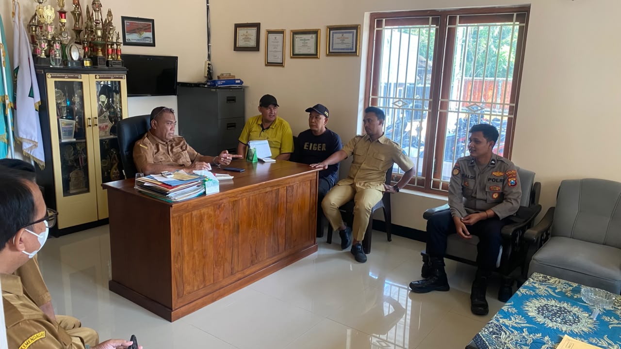 Bhabinkamtibmas Desa Pulorejo Sambang Desa Dialogis Dengan Perangkat Desa