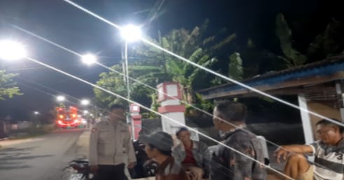 Polsek Perak patroli malam hari ke desa Gadingmangu dan sapa warga sampaikan pesan Kamtibmas