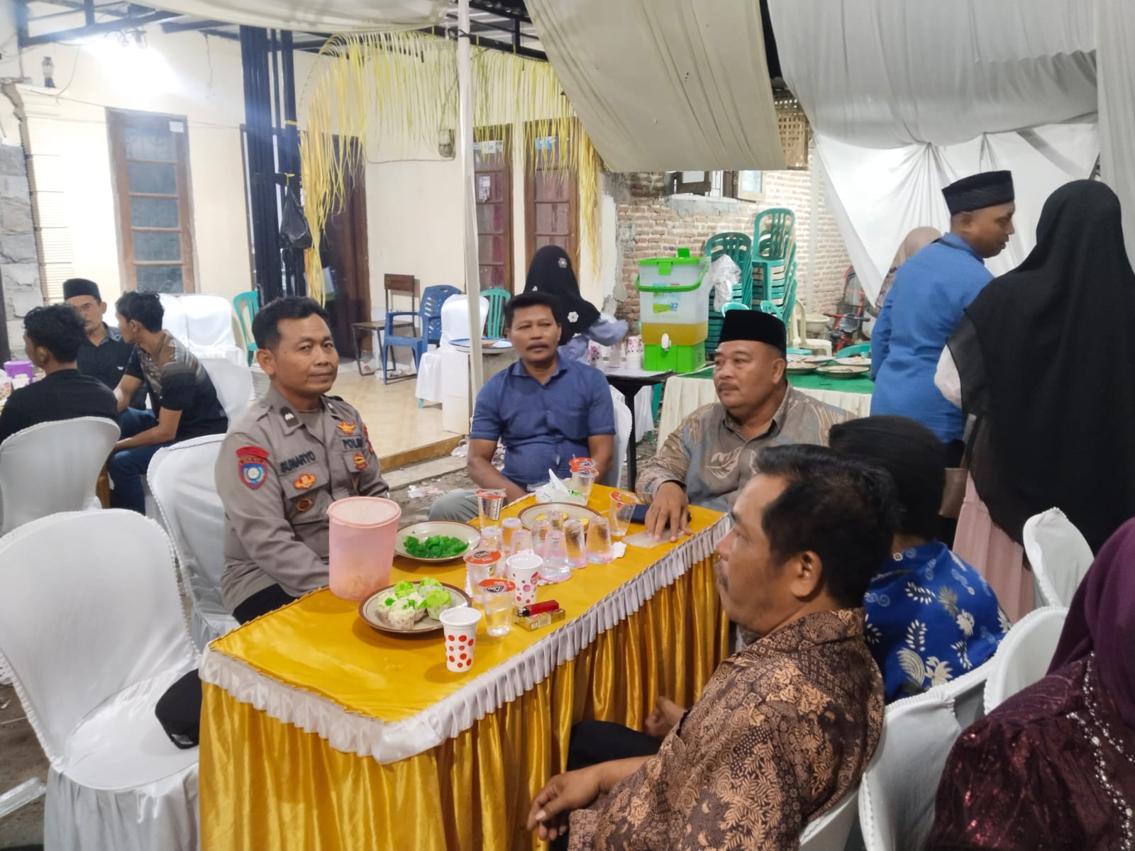 Aipda Sunaryo laksanakan pengamanan musik eletone di Dusun Desa Talunkidul Kecamatan Sumobito