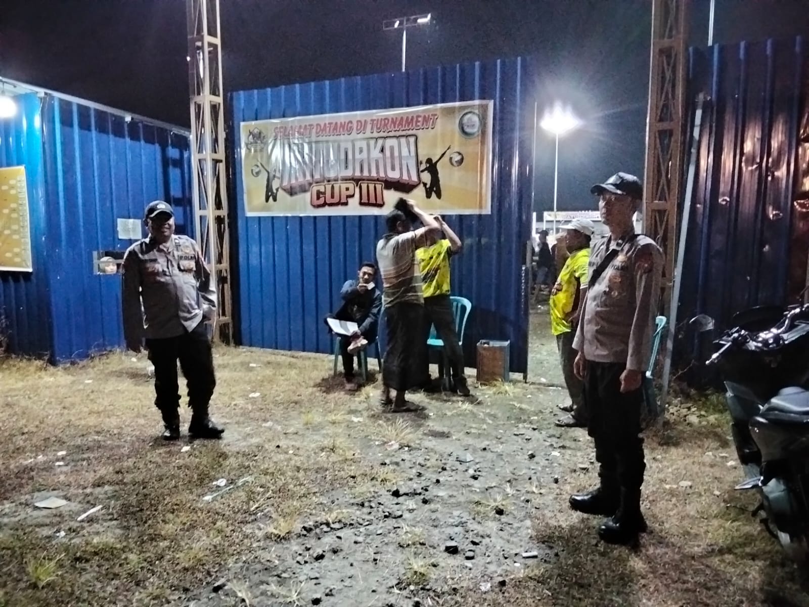 Polsek Kesamben Jaga Keamanan Penonton Turnamen Bola Voli Putri Watudakon Cup III