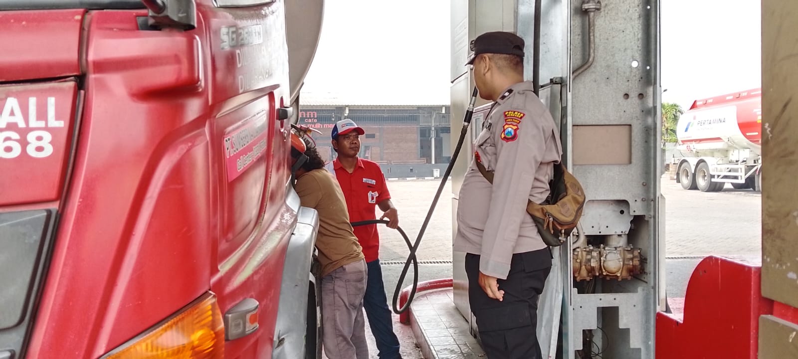 Patroli harkamtibmas siang hari dilakukan regu piket SPKT Polsek Perak ke obyek vital