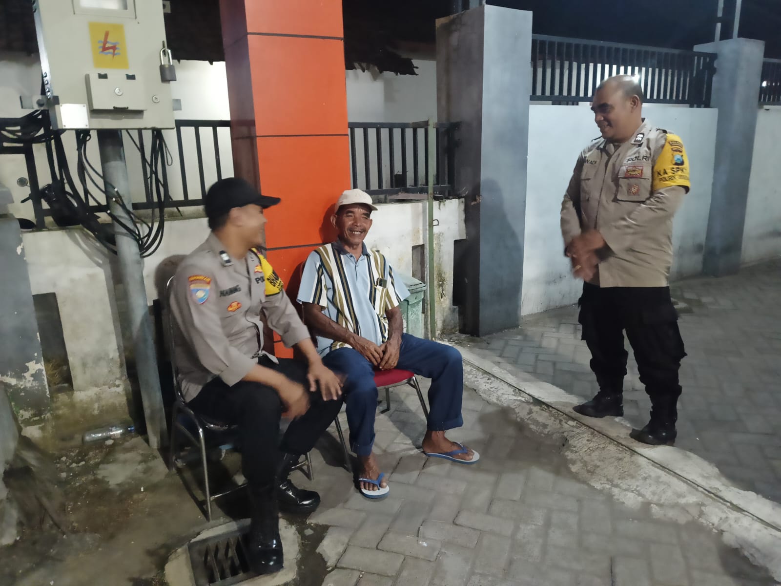 Patroli Harkamtibmas Anggota Polsek Jogoroto Mampir Sambang Warga Binaanya Sesuai Rute Patroli Di Desa Desa Di Kecamatan Jogoroto Untuk Titipkan Pesan Serta Himbauan Kamtibmas.