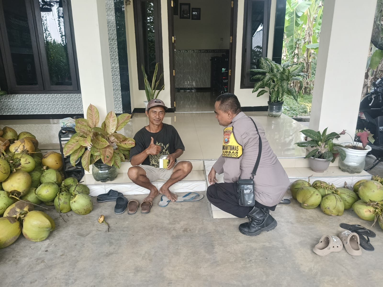 Jaga Situasi Kamtibmas, Polsek Jogoroto Gelar Patroli Mobiling  Seta Dialogis Kamtibmas Dengan Warga Masyarakat