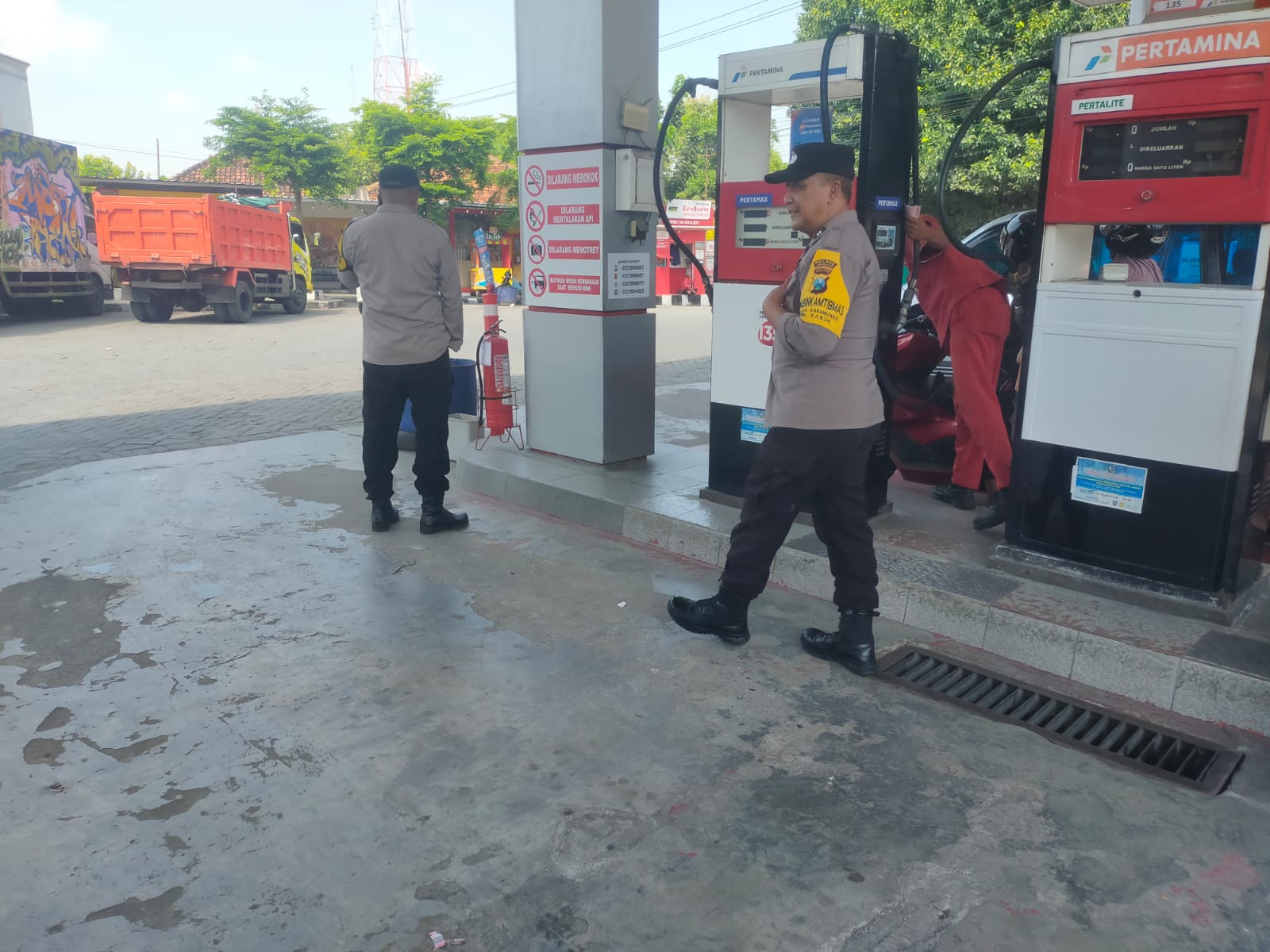 Polsek kabuh melaksanakan patrolu di Spbu Kabuh