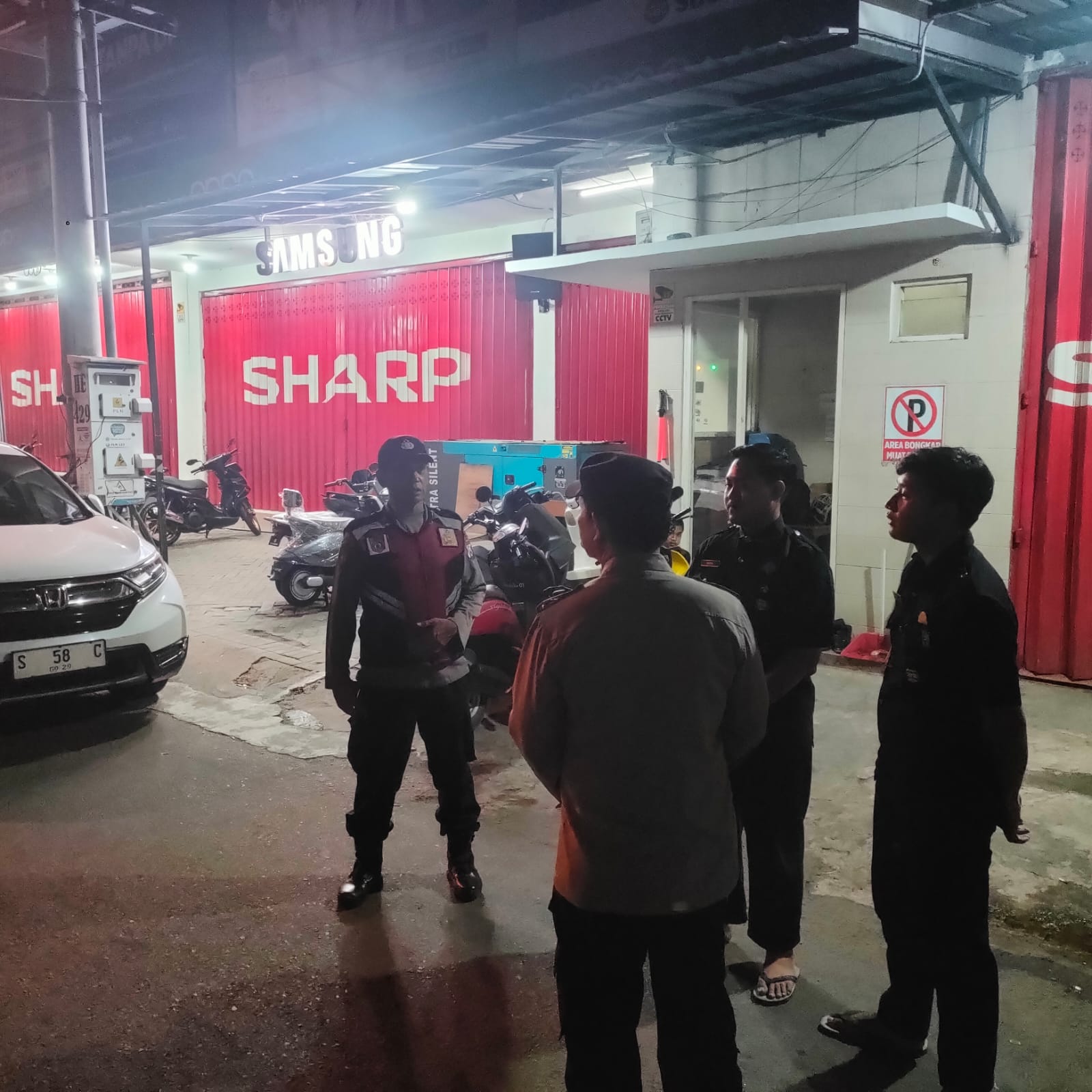 Patroli Harkamtibmas di Toko Polsek Ngoro Antisipasi Kejahatan