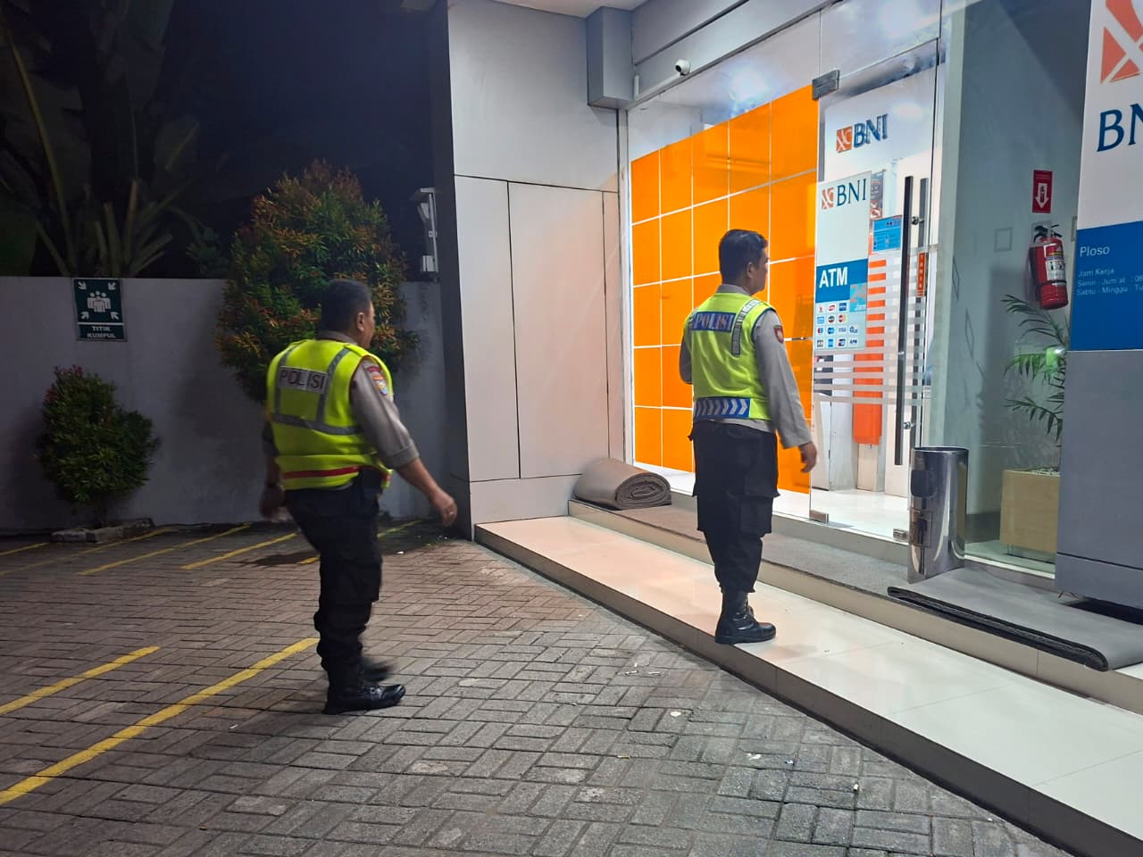 Personil Polsek Ploso Gelar patroli, Sasar Bank BNI Unit Ploso