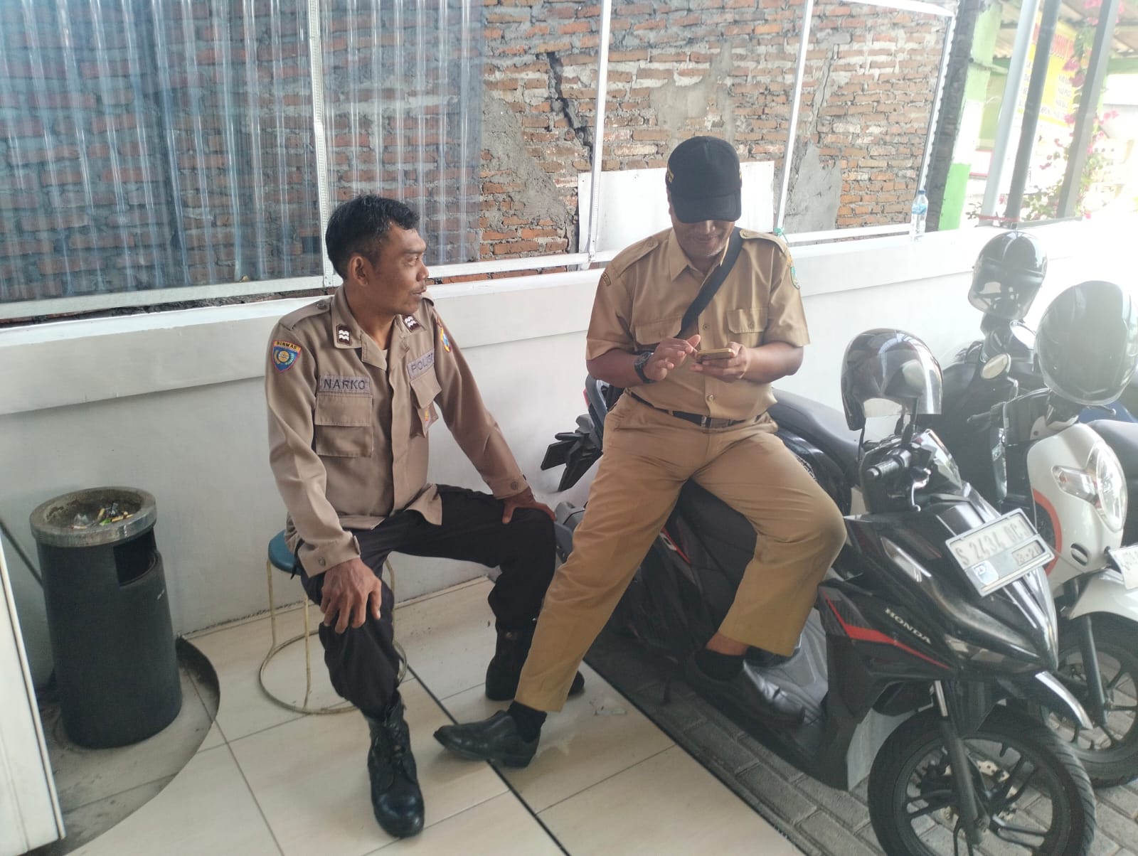 Giat patroli oleh anggota Polsek Mojowarno sampaikan himbauan kepada nasabah agar waspada saat bertransaksi