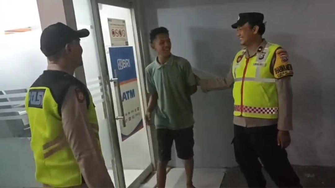 Patroli Harkamtibmas Perbankan BRI Unit Jogoroto Anggota Polsek Jogoroto Dialogis Kamtibmas Dengan Nasabah Atau Warga Masyarakat