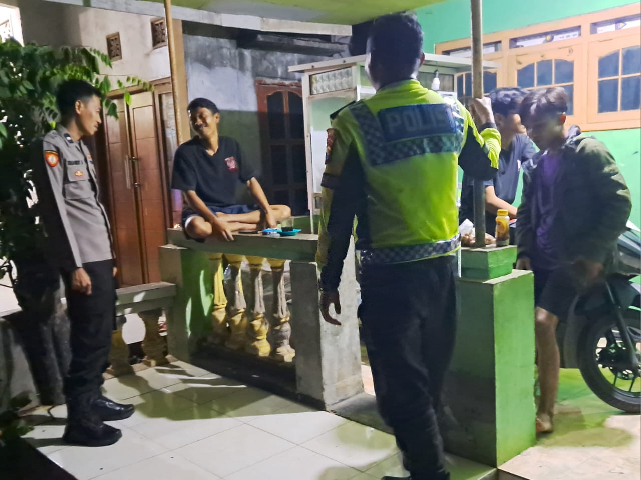 Patroli Harkamtibmas Polsek Mojoagung, guna meminimalisir tindakan kriminalitas
