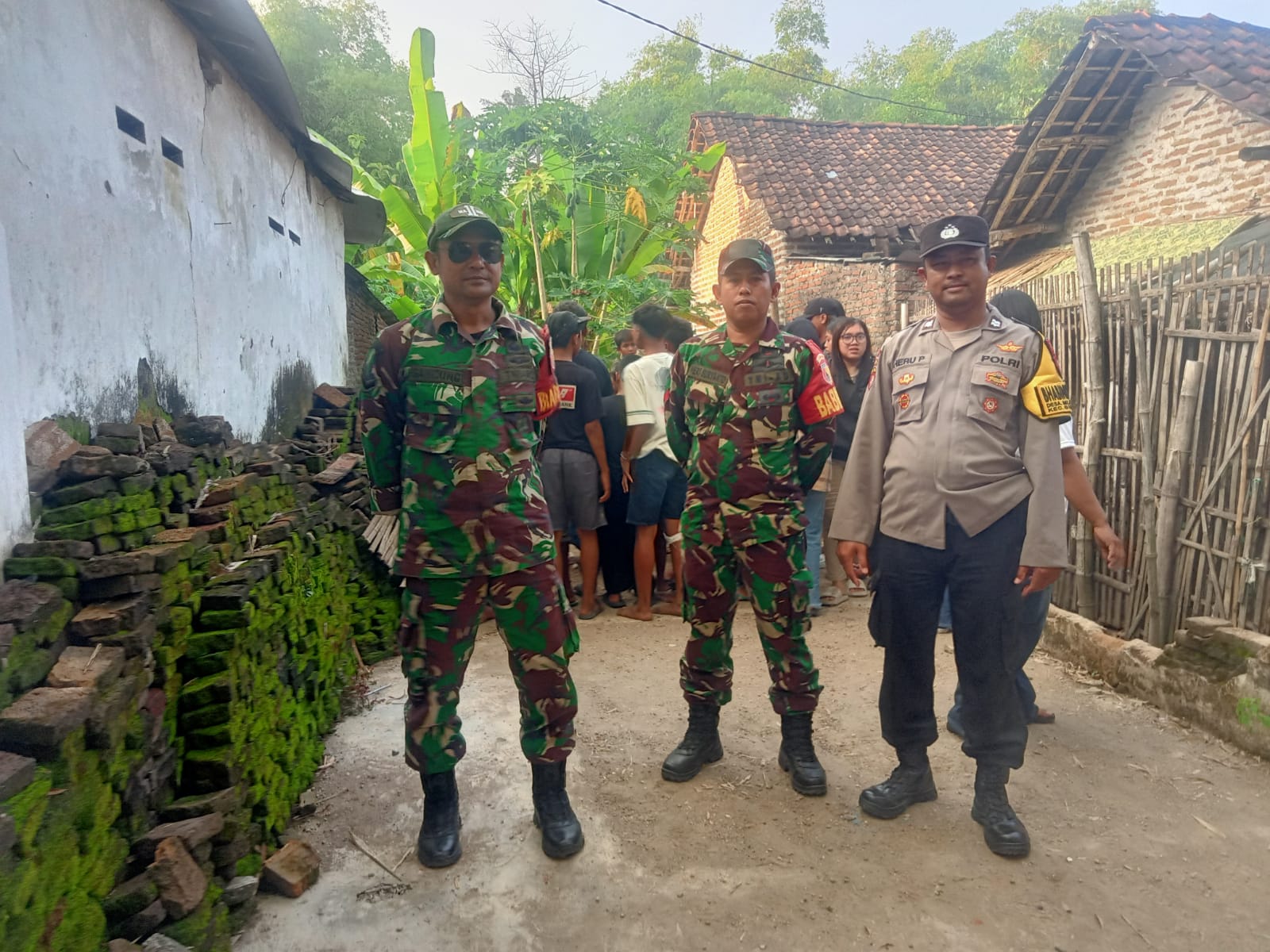 Polsek Sumobito laksanakan pengamanan kesenian kuda lumping di Dusun Mlaras Desa Mlaras Kecamatan Sumobito