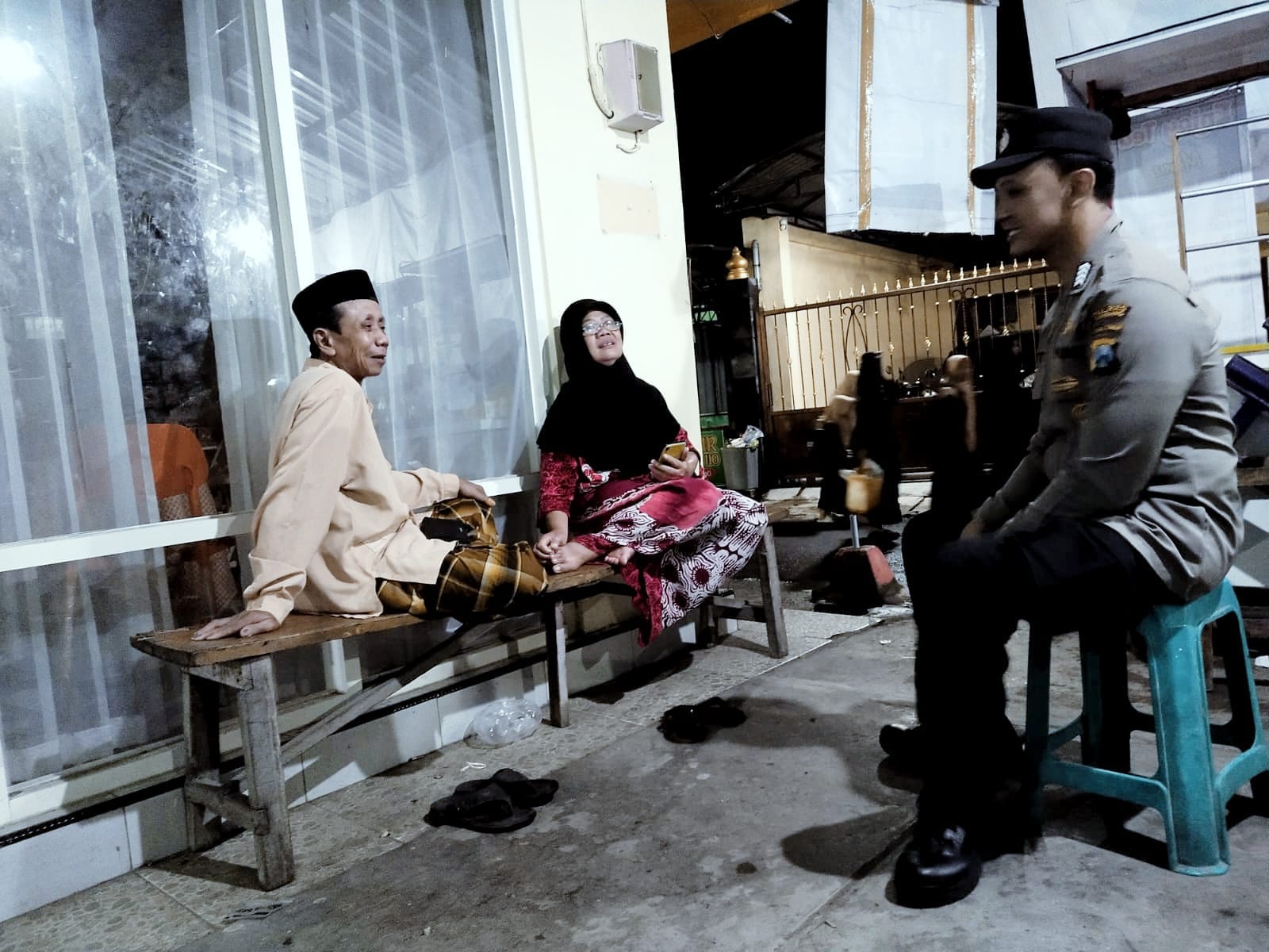 Dari rumah ke rumah Anggota Polsek Ngusikan ingatkan warga bahaya 3C