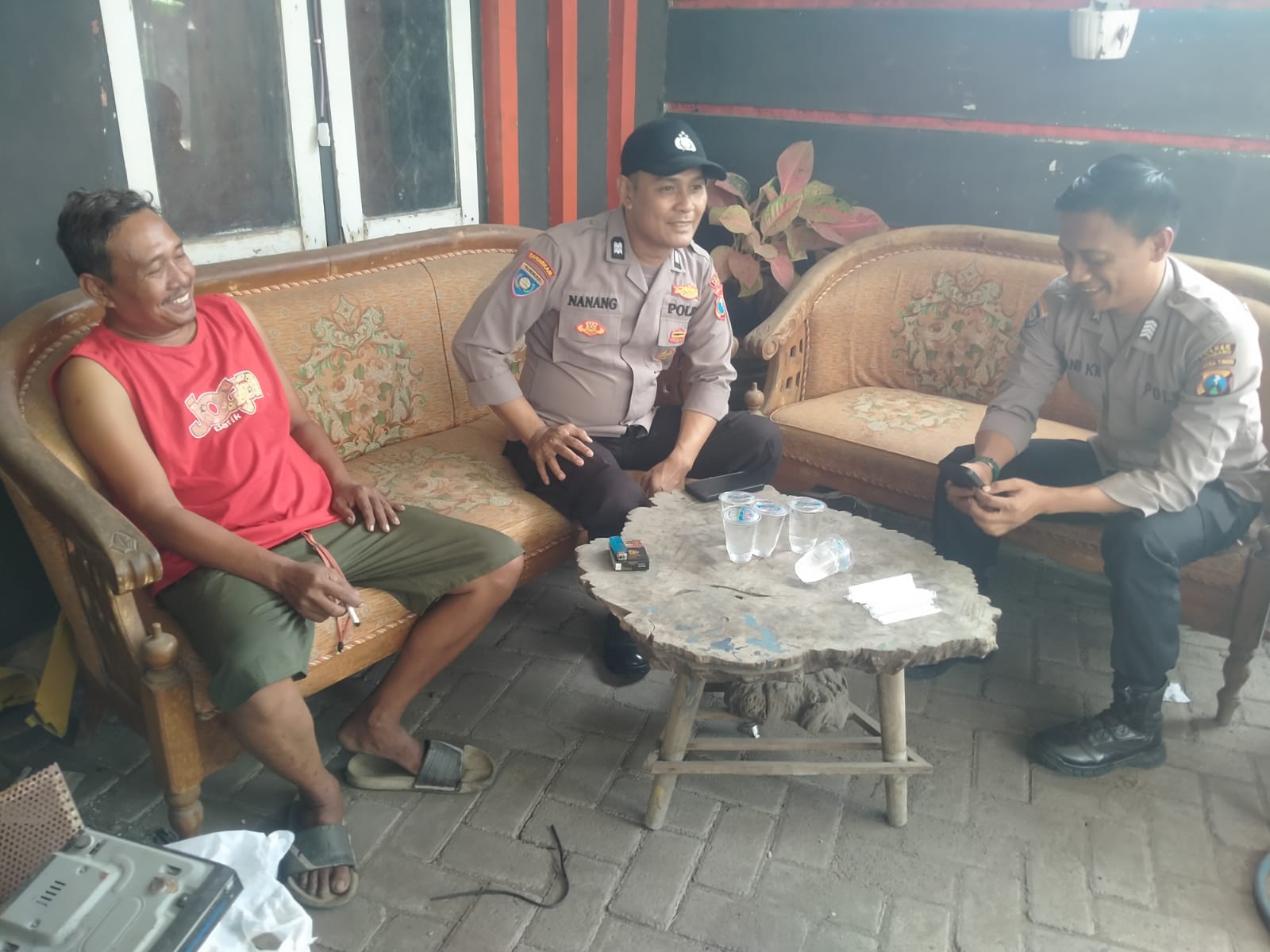 Patroli Harkamtibmas Personil Polsek Jogoroto Sambang Pemukiman Serta Dialogis Kamtibmas Dengan Warga Masyarakat