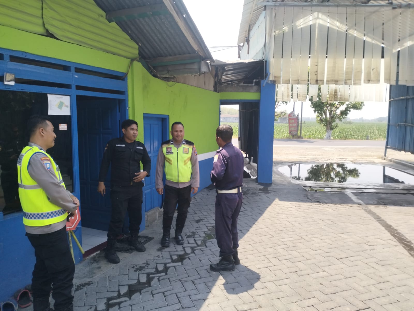 Tingkatkan Keamanan Objek Vital, Polsek Ploso Rutin Gelar Patroli Dialogis di Kawasan Pabrik PT Reza Perkasa