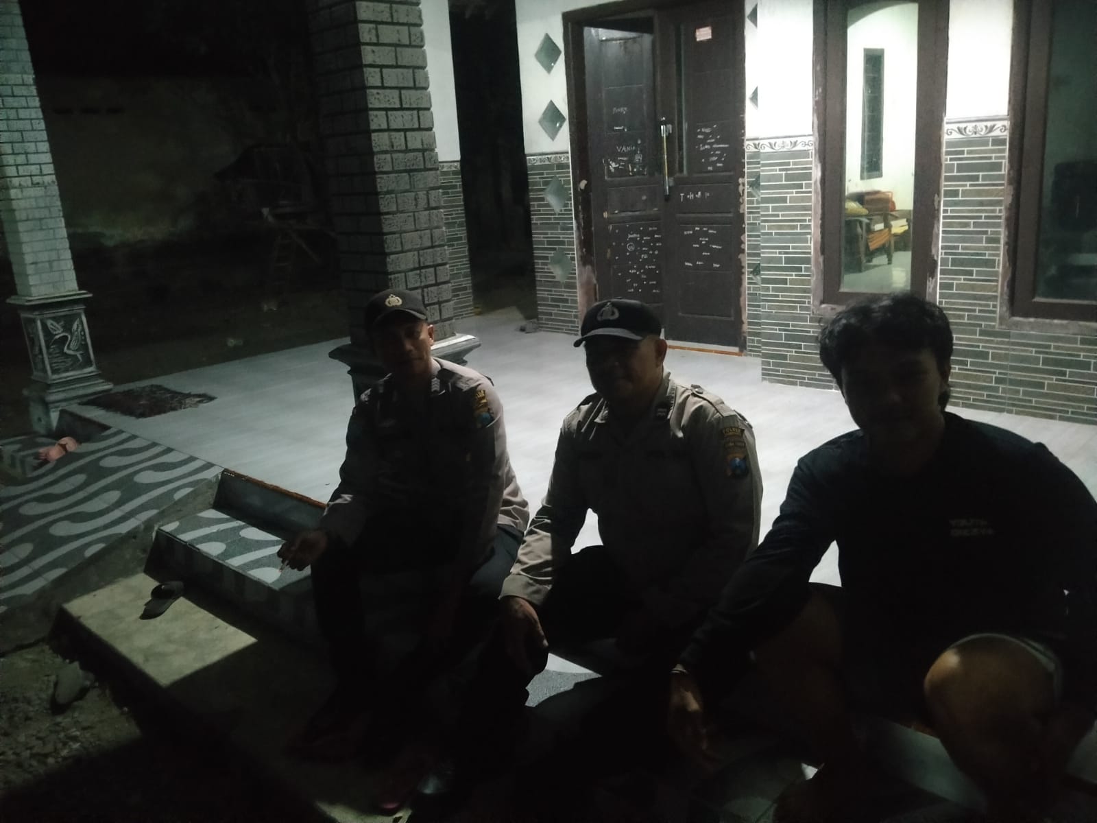Polsek Jogoroto Gencarkan Patroli Blue Light di Titik Rawan Kejahatan Serta Dialogis Kamtibmas Dengan Warga Masyarakat