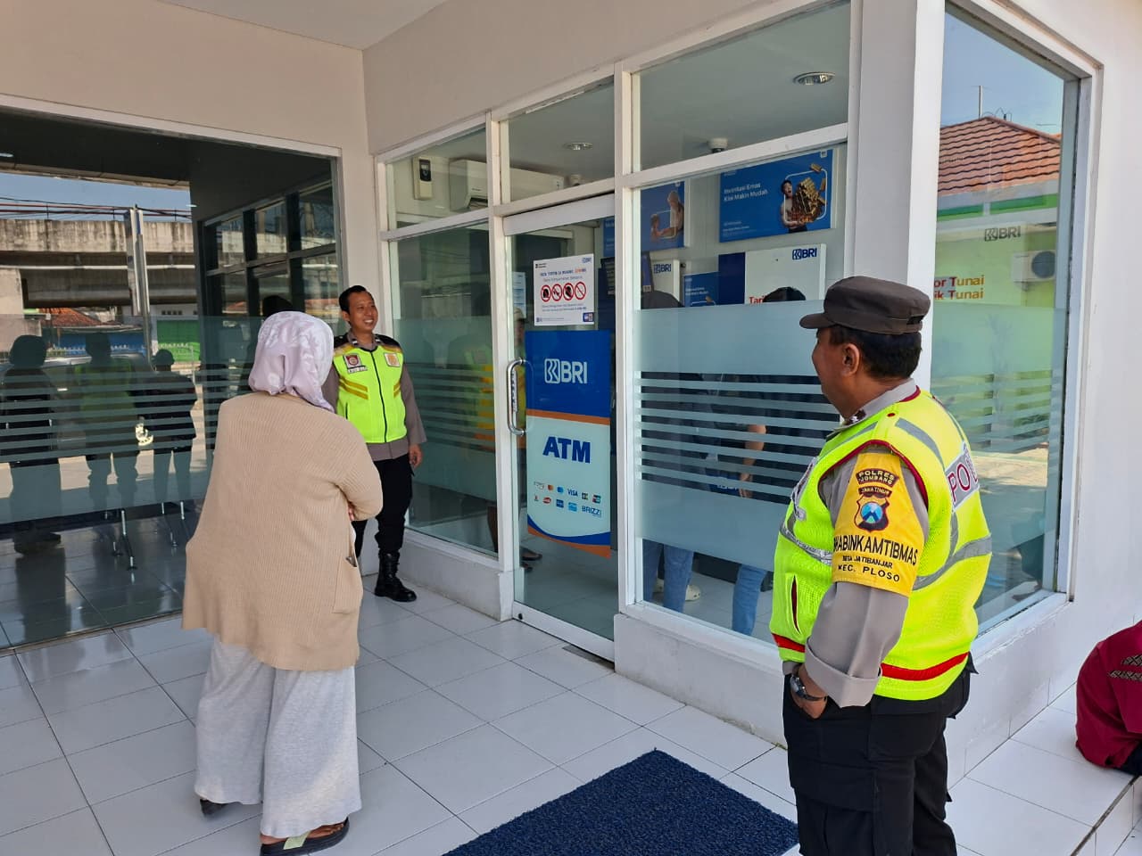 Personil Polsek Ploso Gelar patroli, Sasar Bank BRI Unit Ploso