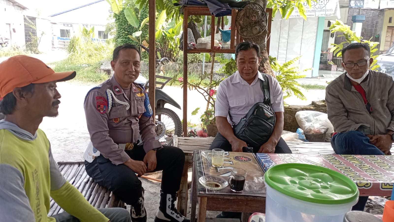 Cegah Karhutla, Polsek Kesamben Sambangi Warga dan Ingatkan Bahaya Bakar Lahan
