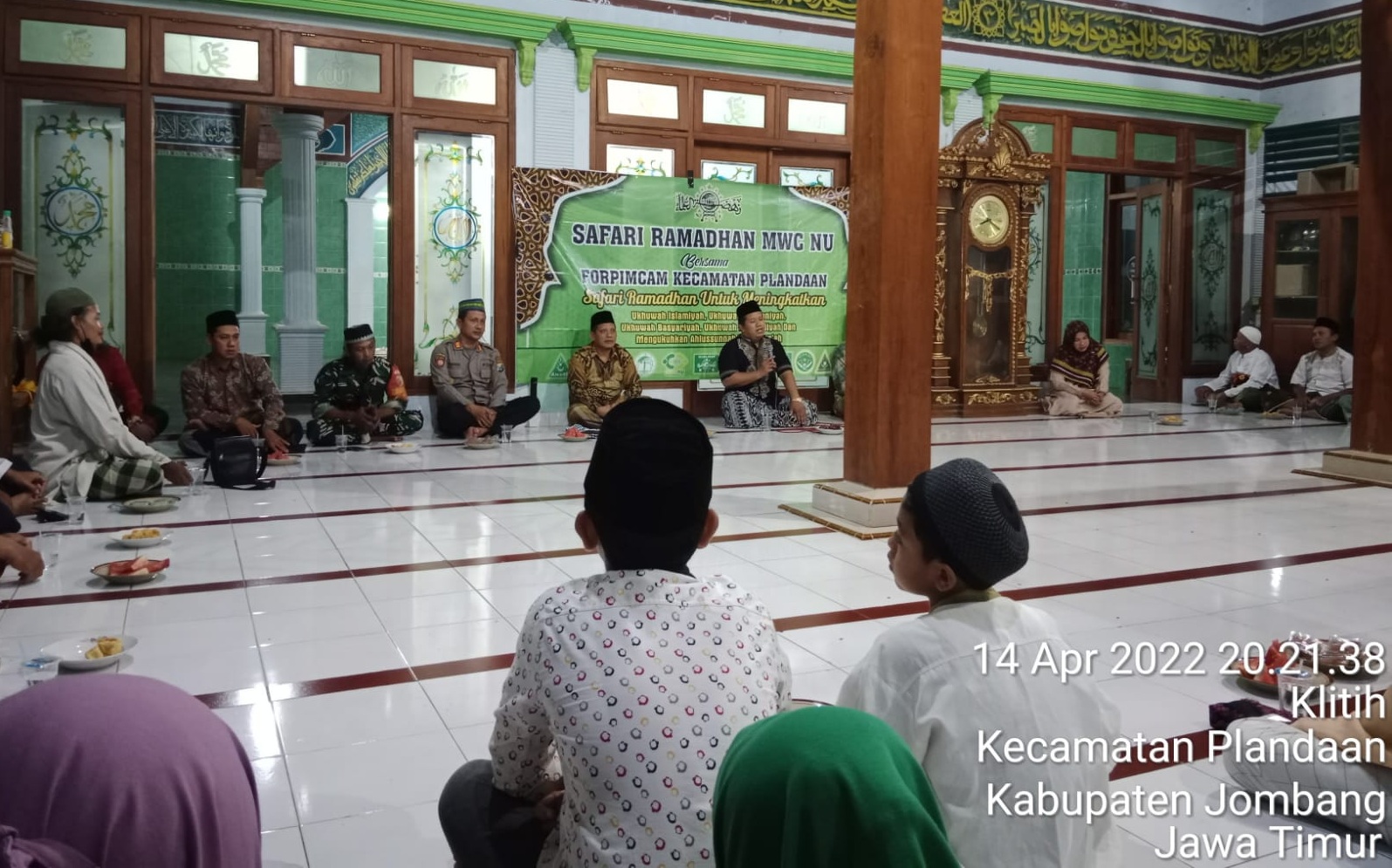 Safari Ramadhan, Kapolsek Plandaan Memberikan Pesan Kamtibmas dan Himbauan  Protokol Kesehatan Covid-19 - Tribratanews Polres Jombang