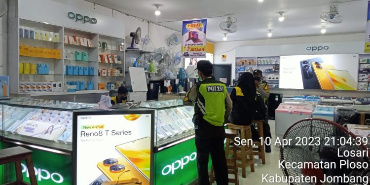 Polsek Ploso Patroli Malam ke Toko Elektronik SBC