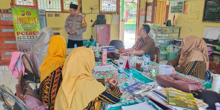Polsek Jogoroto Gelar Kegiatan “JUM’AT CURHAT DI SDN DESA SUKOSARI”, Wujud Tampung Aspirasi Dewan Guru