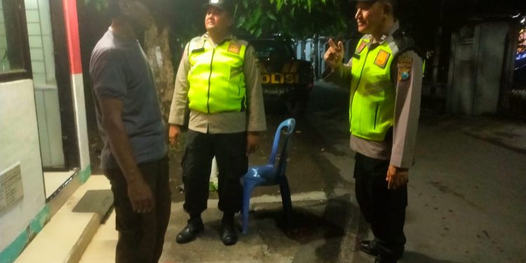 Patroli dialogis malam unit SPKT sasar perum Mahameru candimulyo