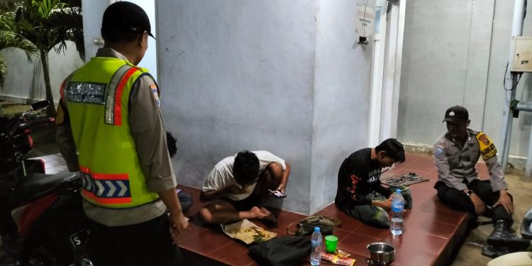 Dalam upaya untuk memerangi berita Hoax, Polsek Jogoroto di samping kegiatan patrolinya tak henti-henti memberikan Binluh kepada masyarakat tentang bahaya berita Hoax yang dapat memecah belah persatuan dan menimbulkan fitnah