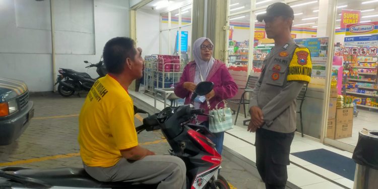 Polsek Tembelang Gelar Patroli Harkamtibmas di Area Pertokoan di Wilayah Kec. Tembelang Kab. Jombang untuk Antisipasi 3C