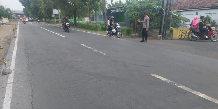 Cegah Kemacetan, Polsek tembelang Polres Jombang Rutin Turlalin Pagi di wilayah Kec. Tembelang Kab. Jombang