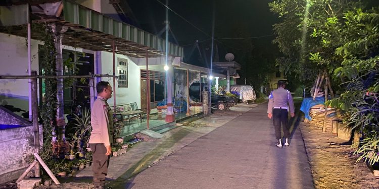 Polsek Gudo patroli dini hari antisipasi gangguan kamtibmas di wilkum Gudo