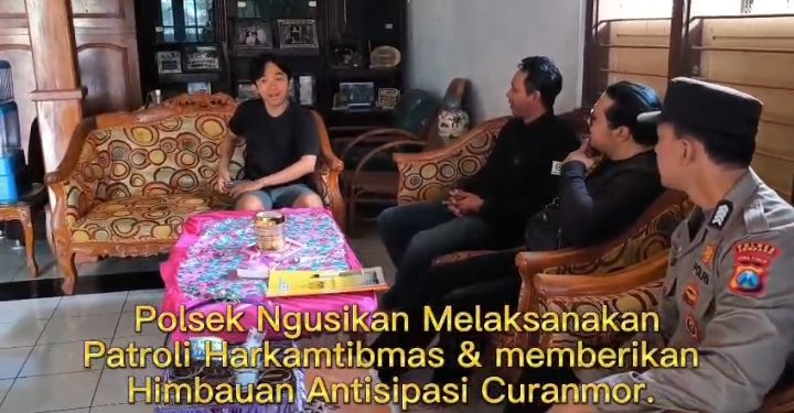 Patroli ke rumah warga Polsek Ngusikan berikan himbau Harkamtibmas