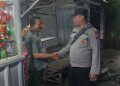 Beri himbahuan kepada warga masyarakat yang sedang berada di warung kopi dilakukan oleh Aipda M Sunaryo bersama piket SPKT Polsek Perak