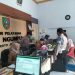 Patroli Harkamtibmas Siang Hari Kanit Provos Polsek Jogoroto Bersama Bhabinkamtibmas Desa Ngumpul Melaksanakan Sambang Kantor Desa Ngumpul Serta Dialogis Kamtibmas Bersama Perangkat Desa